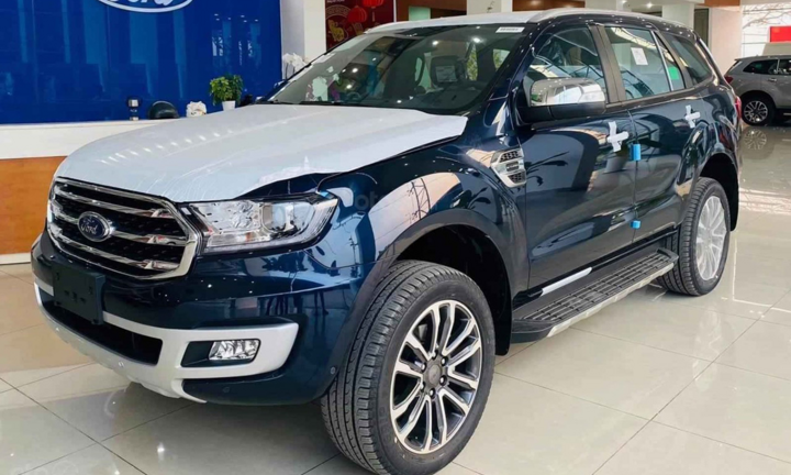 Ford Everest giảm giá 200 triệu đồng xả hàng tồn