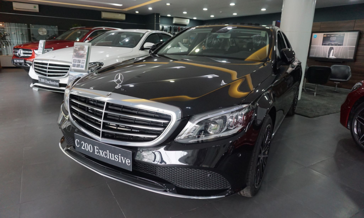 Khách thắt chặt chi tiêu, xe nội giảm phí trước bạ vẫn ế ẩm