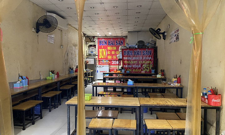 Chưa kịp hoàn hồn, chủ nhà hàng lại lao đao vì COVID-19 quay lại