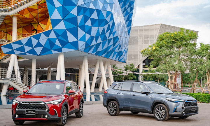 Toyota Corolla CROSS ra mắt thị trường Việt Nam, chốt giá từ 720 triệu đồng