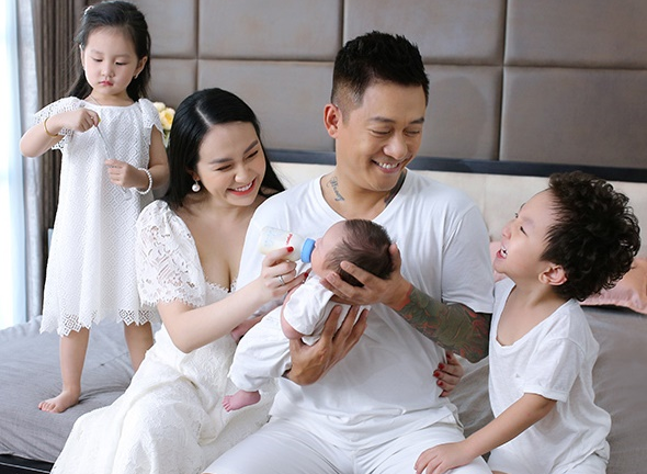 Hương Baby bất chấp nguy hiểm tính mạng khi sinh thêm con cho Tuấn Hưng