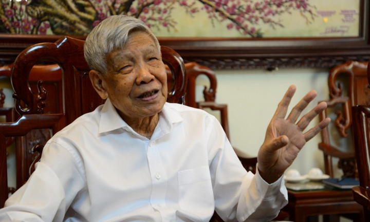 TBT Lê Khả Phiêu coi trọng xây dựng đội ngũ cán bộ có đức có tài, vì nước vì dân