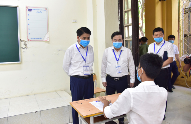 Chủ tịch Hà Nội kiểm tra điểm thi, yêu cầu xét nghiệm lại PCR với 3 thí sinh 