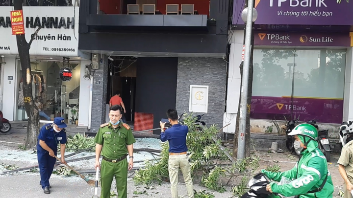 Video: Hiện trường vụ nổ lớn khiến 2 người bị thương ở Hà Nội