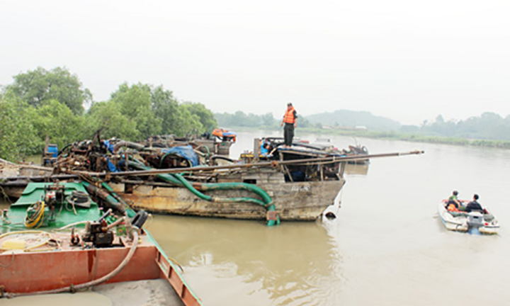 Cát tặc đánh chìm ghe để phi tang, một Đại úy công an thiệt mạng