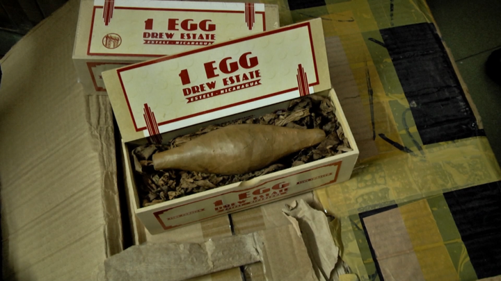 Video: Bắt giữ kho cigar, thuốc lá lậu tiền tỷ ở TP.HCM