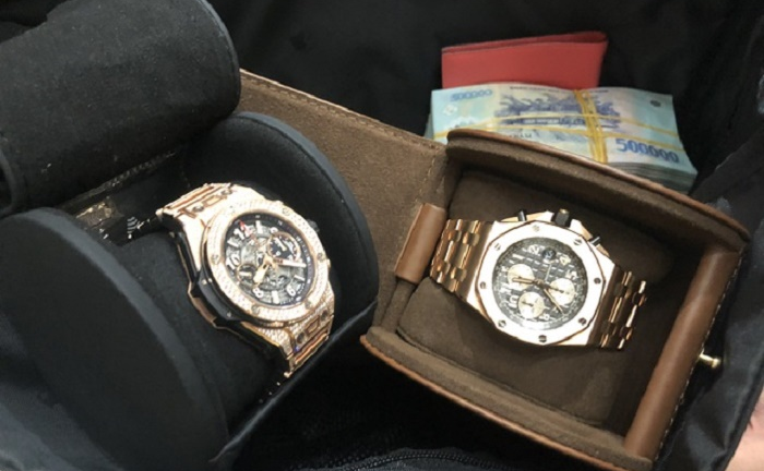 Hành khách bỏ quên đồng hồ siêu sang và 500 triệu đồng trên máy bay