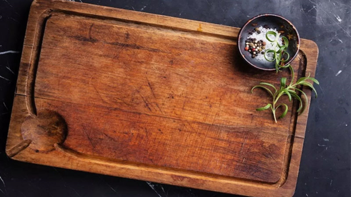 Sau bao lâu bạn phải thay mới thớt, đũa, gối... để khỏi mang bệnh?