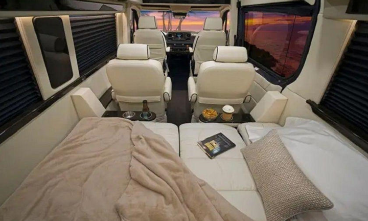 Ngạc nhiên phòng khách sạn xuất hiện trên xe Mercedes Sprinter
