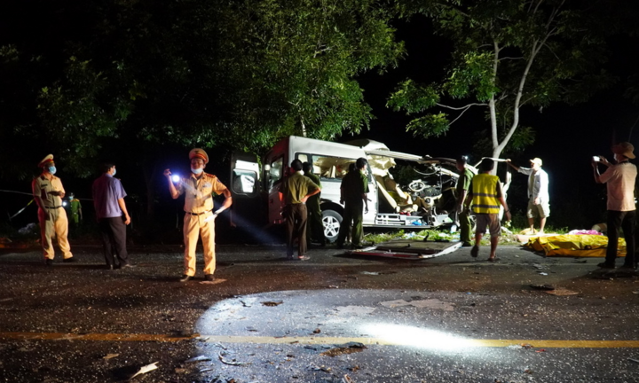 Người lái xe khách gây tai nạn làm 8 người chết ở Bình Thuận là 'lơ xe'