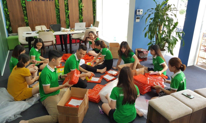 Trao 500 suất học bổng, English Amom chung tay cùng cộng đồng chống COVID-19