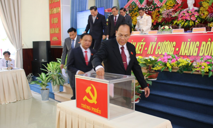 Chủ tịch huyện ở Long An rớt Ban Chấp hành Đảng bộ huyện