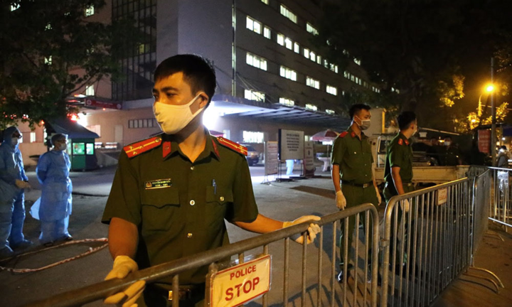 Phát hiện 1 ca COVID-19, Hà Nội phong tỏa Bệnh viện E trong đêm