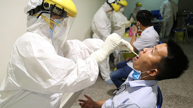 Vì sao bệnh nhân COVID-19 ở Hà Nội có kết quả âm tính chỉ sau 1 ngày dương tính?