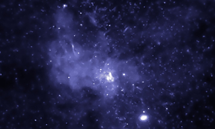 Bí ẩn những quả cầu khí lạnh bị 'đá' ra khỏi trung tâm dải Ngân hà