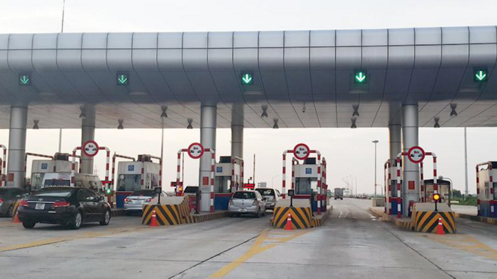 Không thu phí trên cao tốc có gây lãng phí?