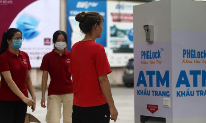 Chương trình trao tặng khẩu trang y tế chung tay ngăn chặn, đẩy lùi COVID-19