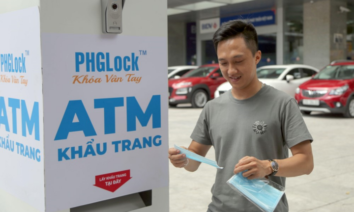 Cây 'ATM khẩu trang' miễn phí giúp người Hà Nội chống COVID-19