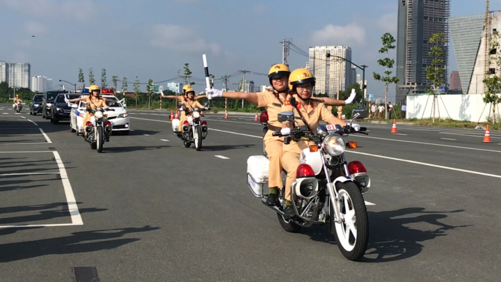 Cận cảnh 58 bóng hồng CSGT dẫn đoàn đầu tiên tại TP.HCM