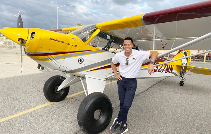 Nam vương Tiến Đoàn bỏ nghề người mẫu, sang Mỹ dạy lái máy bay