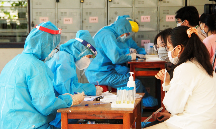 Thi tốt nghiệp THPT đợt 2: Gần 11.000 thí sinh ở Đà Nẵng lấy mẫu xét nghiệm