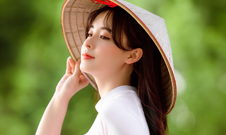 Thiếu nữ Hà thành xinh như búp bê, hút mọi ánh nhìn