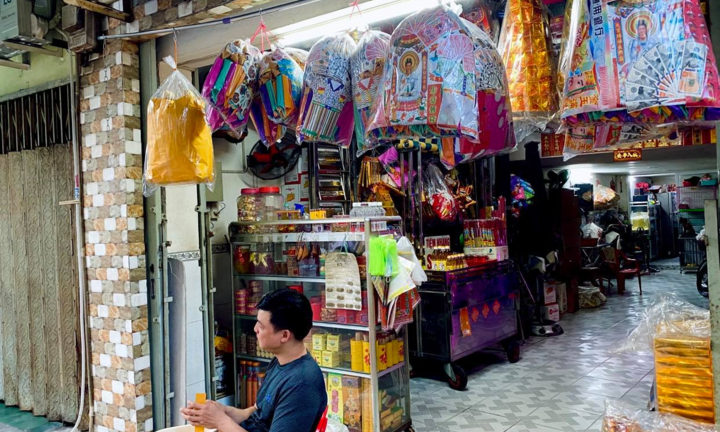 Ảnh hưởng dịch COVID-19, chợ vàng mã TP.HCM đìu hiu giữa tháng 'cô hồn'