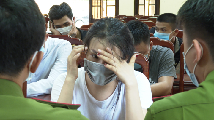 Thuê căn hộ hạng sang tụ tập, bay lắc với ma túy giữa mùa dịch