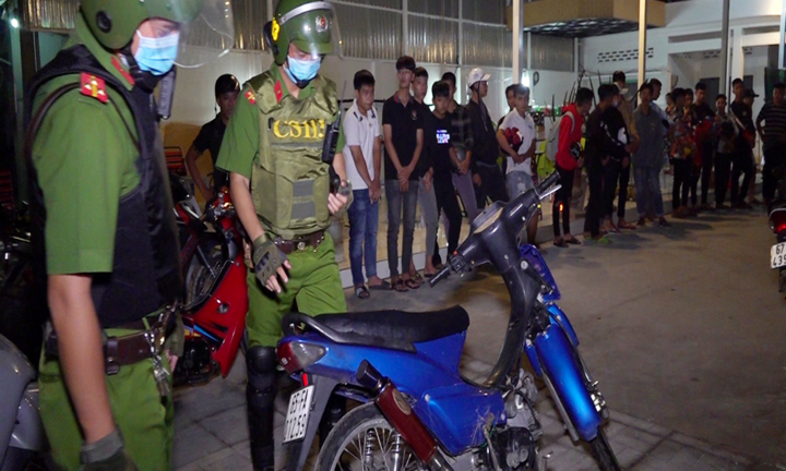 Ngăn chặn hàng chục thanh, thiếu niên tụ tập đua xe rạng sáng 2/9