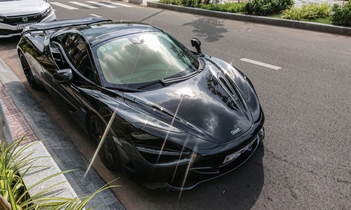 Cận cảnh McLaren 720S Spider màu đen độc nhất Việt Nam