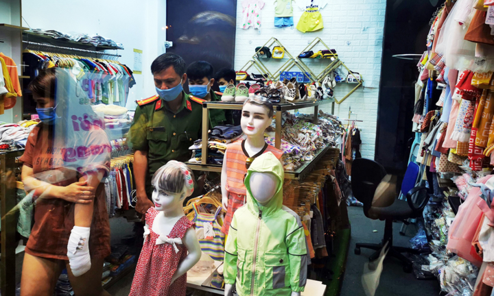 Cướp tấn công táo tợn nữ nhân viên bán quần áo trẻ em ở TP.HCM