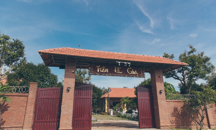 Video: Ngắm biệt phủ 10.000 m2 của Lý Nhã Kỳ xây tặng mẹ 