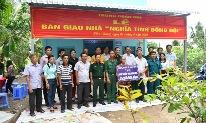 Cha mẹ già được hỗ trợ căn nhà mơ ước, chiến sỹ trẻ vững lòng bảo vệ Tổ quốc