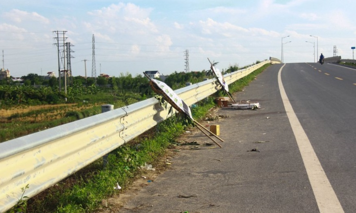 Vì sao vẫn tranh cãi vụ hai thiếu nữ chết bất thường trên đường ở Hưng Yên?