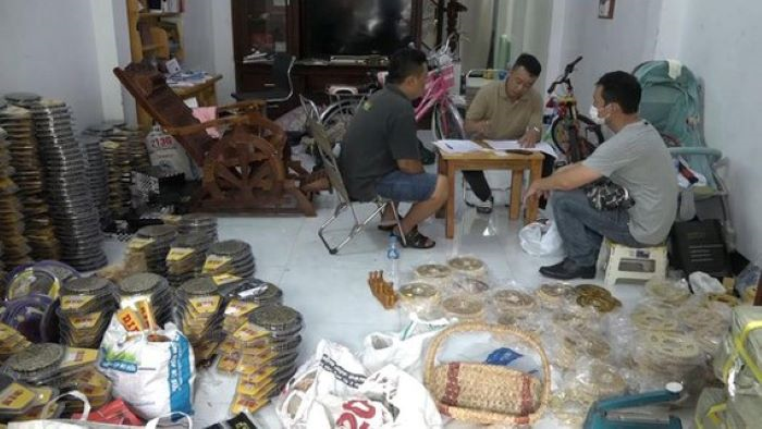 Công an TP.HCM bắt khẩn cấp 2 người liên quan đường dây buôn phụ tùng xe máy giả