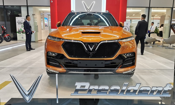 VinFast President lộ diện tại showroom Hà Nội