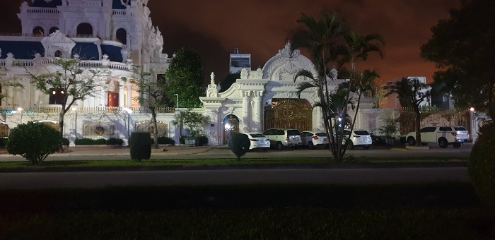 12h đêm, cơ quan chức năng vẫn chưa rời tòa lâu đài của đại gia Ngô Văn Phát