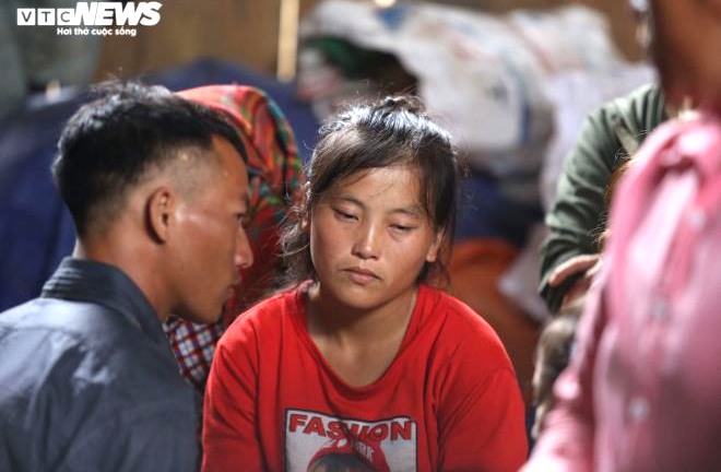 Bố bé gái bị cổng trường đè chết: 'Được lên lớp 1, cháu háo hức lắm, vậy mà...'