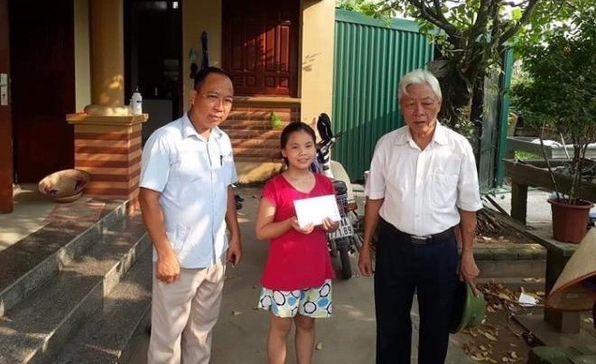 Sự thật 'học sinh nghèo có nhà khang trang được trao quà' ở Hà Nội