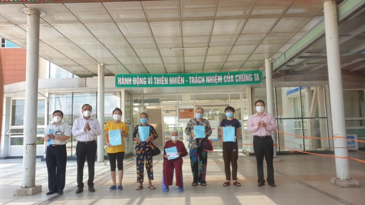 'Chiến thắng' COVID-19, cụ bà 100 tuổi ở Quảng Nam xuất viện