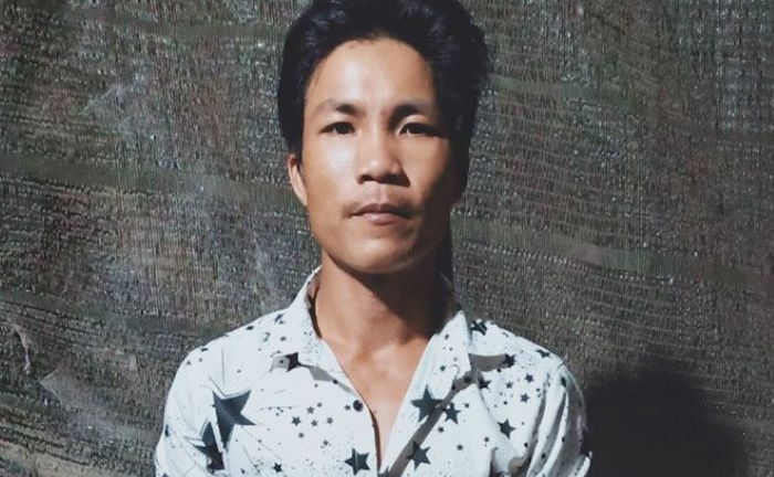 Con trai đổ xăng đốt cha bỏng nặng