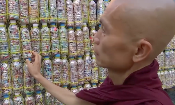 Vị sư ở Myanmar tích cực tái chế rác thải nhựa 