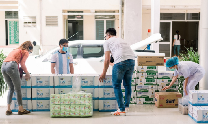 'Cách ly không cách lòng' - Chung sức cùng y bác sĩ Đà Nẵng 