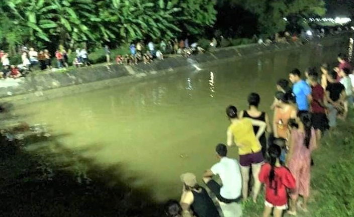 Xe máy lao xuống kênh, 3 ông cháu tử nạn thương tâm: Tìm thấy thi thể người ông