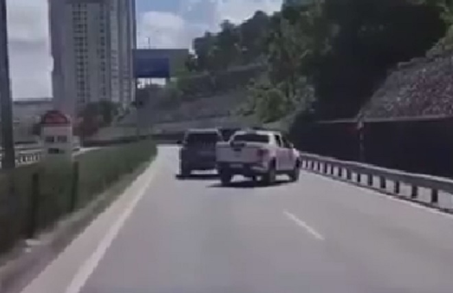 Xác định danh tính 2 tài xế ô tô rượt đuổi, chèn ép nhau trên cầu Bãi Cháy
