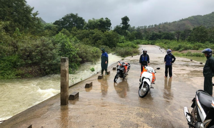 Quảng Trị: Mưa lớn gây chia cắt nhiều nơi, thuỷ điện xả lũ khẩn cấp