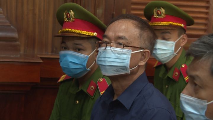 Ông Nguyễn Thành Tài khóc, gửi lời xin lỗi đến mẹ và toàn thể nhân dân TP.HCM