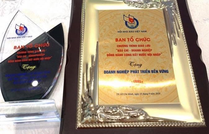 Bảo Việt nhận kỷ niệm chương Hội nhà báo