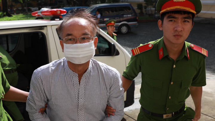 Video: Ông Nguyễn Thành Tài lãnh án 8 năm tù, bà Lê Thị Thanh Thúy 5 năm tù