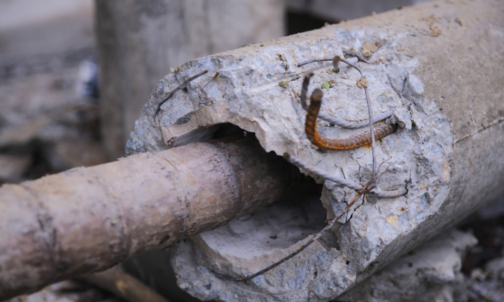 Vì sao bão không lớn nhưng hơn 400 cột điện ở Huế bị gãy đổ? 